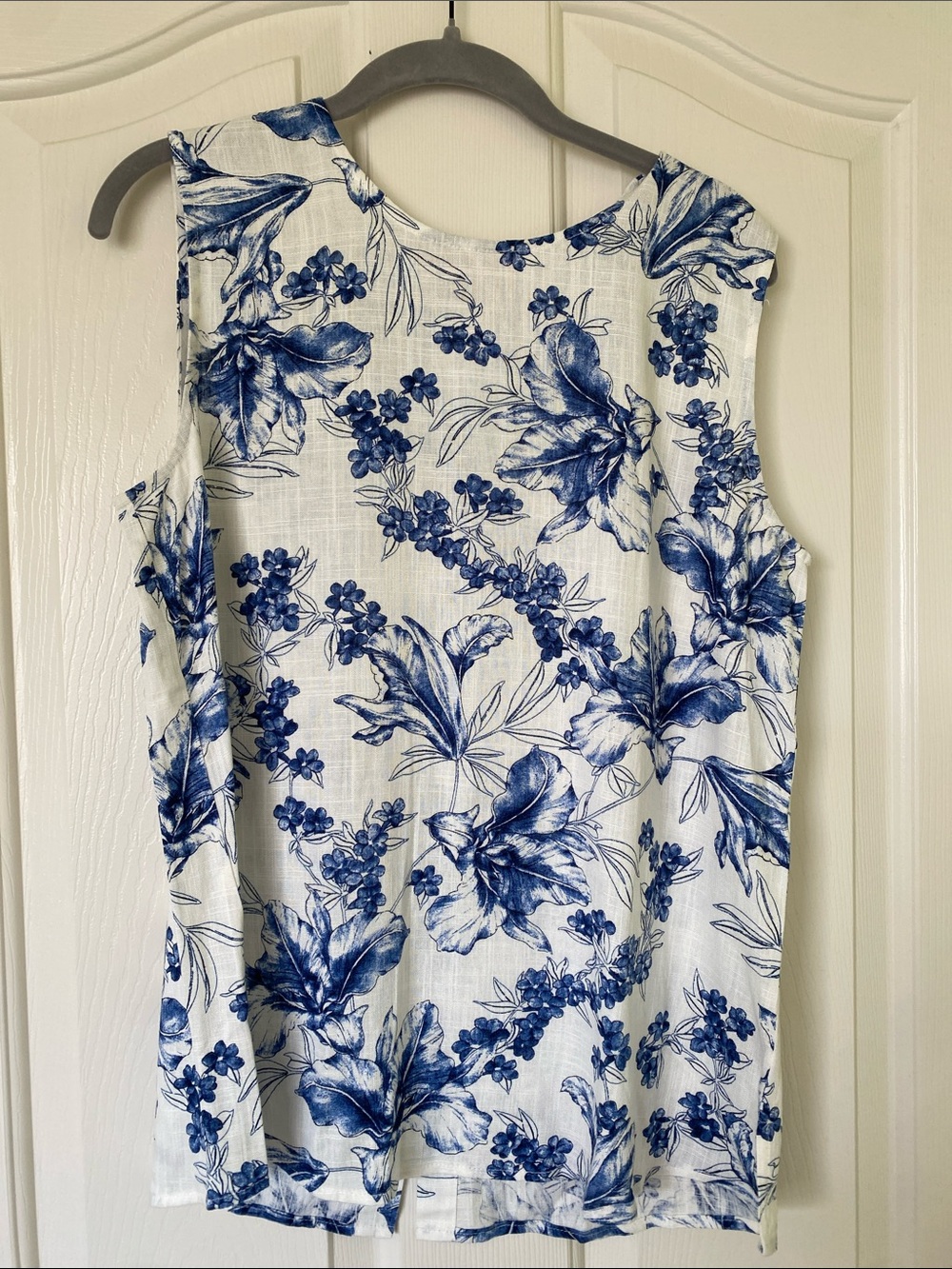 Philosophy White Sleeveless Tunic with Blue Floral Print